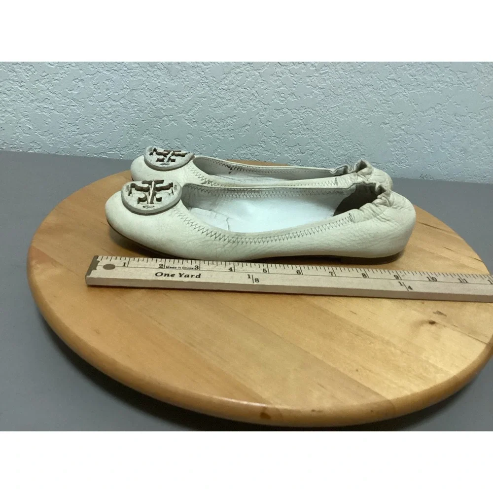 Tory Burch Ballet Flats Women 7 Cream Leather Reva Medallion Scrunch Back
